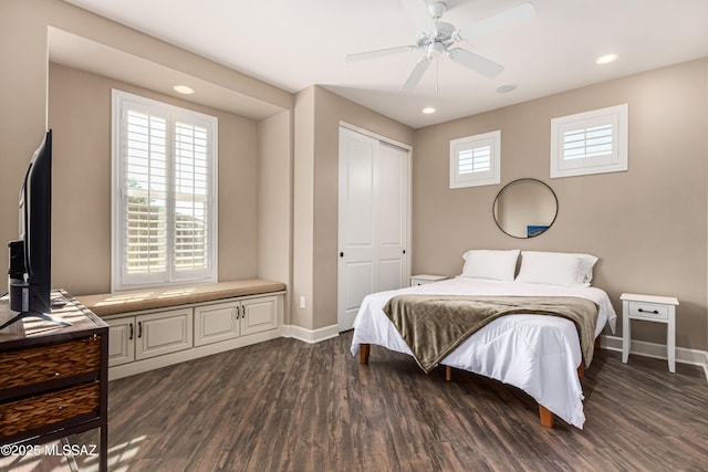 bedroom with baseboards, recessed lighting, dark wood-style flooring, ceiling fan, and a closet