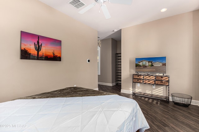 bedroom featuring a ceiling fan, wood finished floors, visible vents, baseboards, and recessed lighting