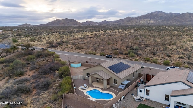 birds eye view of property featuring a mountain view