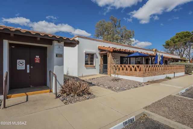 view of front of property with stucco siding and covered porch