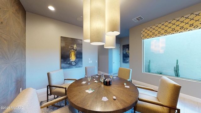 dining space featuring visible vents, a healthy amount of sunlight, and baseboards