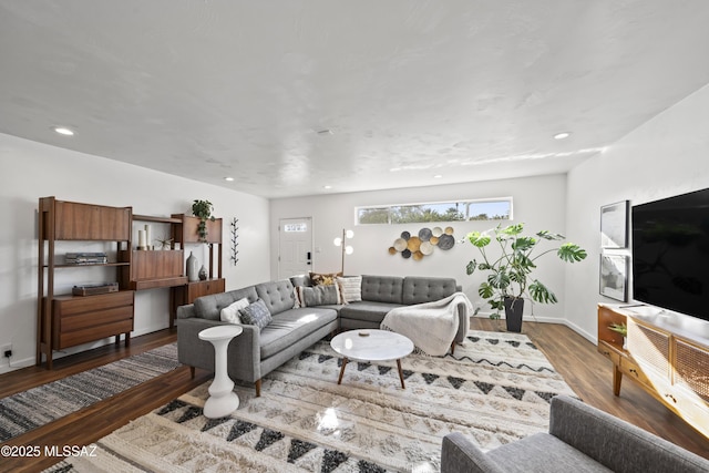 living room featuring recessed lighting, wood finished floors, and baseboards