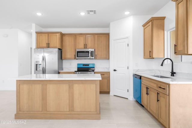 kitchen featuring visible vents, a sink, a kitchen island, recessed lighting, and appliances with stainless steel finishes