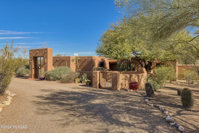 view of front facade featuring a gate and fence