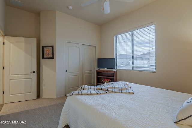 bedroom featuring a closet, visible vents, baseboards, and a ceiling fan