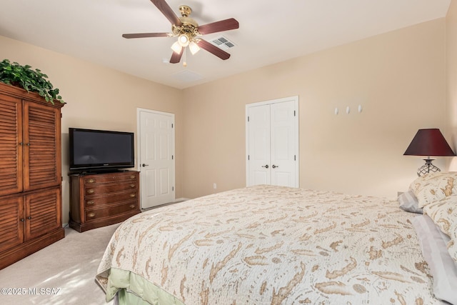 bedroom featuring visible vents, light colored carpet, and a ceiling fan