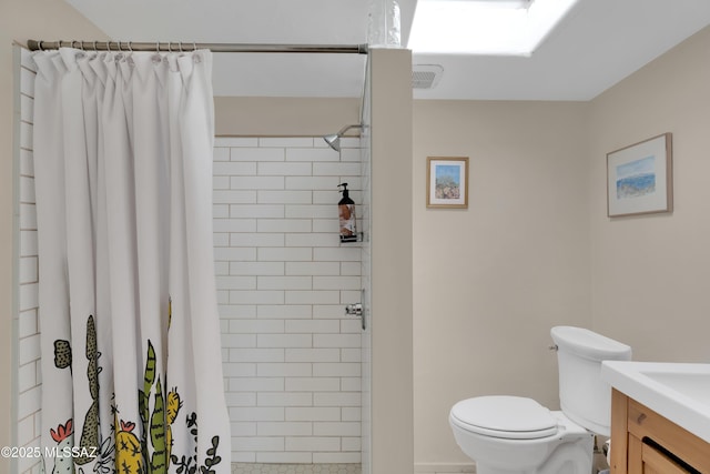 full bath featuring vanity, toilet, and tiled shower