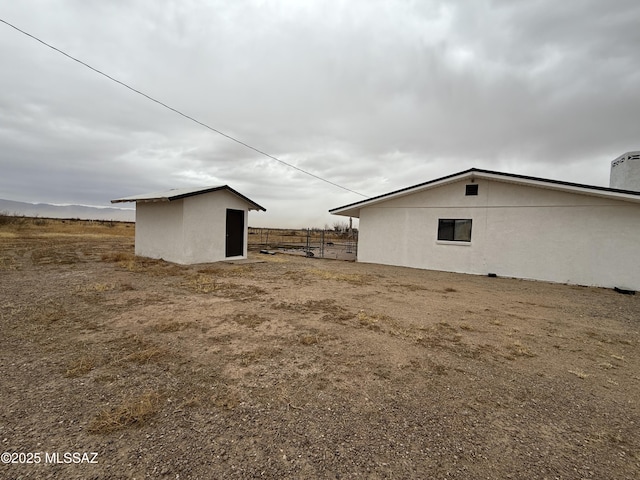 exterior space featuring an outbuilding