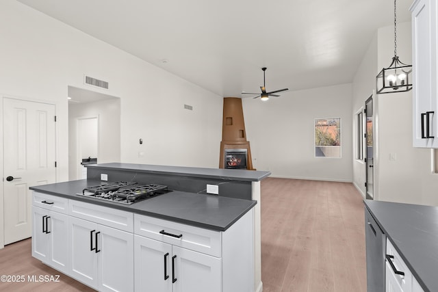 kitchen featuring dark countertops, visible vents, gas stovetop, and ceiling fan