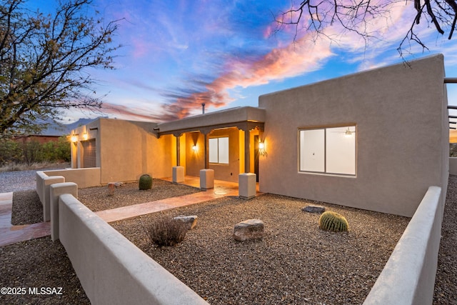 view of front facade featuring stucco siding and an attached garage