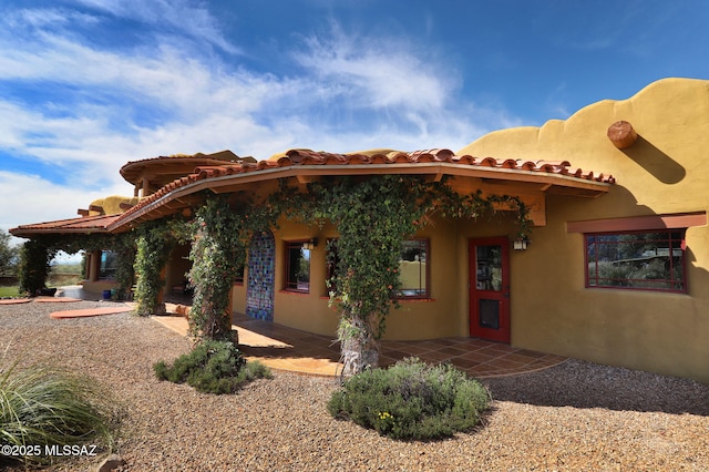 8060 E Diamondback Rd, Saint David, AZ 85630 - view of front facade with a tile roof, stucco siding, and a patio area