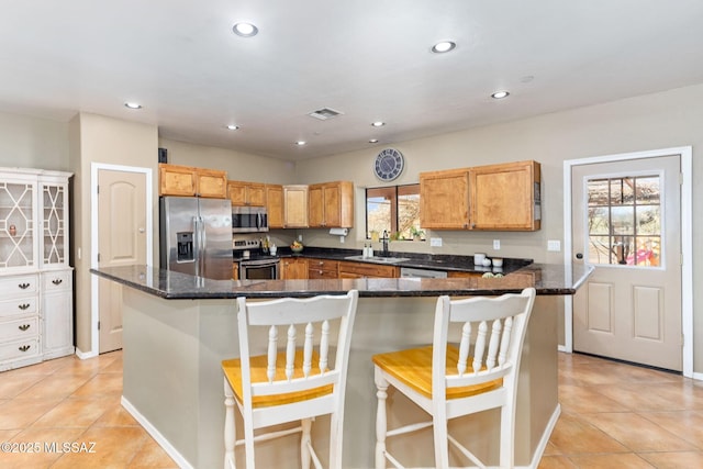 kitchen with a sink, visible vents, appliances with stainless steel finishes, and recessed lighting