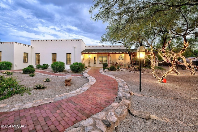 view of front of property featuring stucco siding