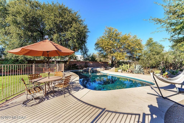 3435 E Via Guadalupe, Tucson, AZ 85716 - view of pool featuring fence, a patio area, and a fenced in pool