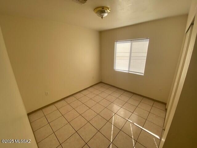 unfurnished room featuring light tile patterned floors
