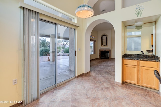 1181 W Placita Lucinda, Green Valley, AZ 85614 - interior space with arched walkways, visible vents, and baseboards