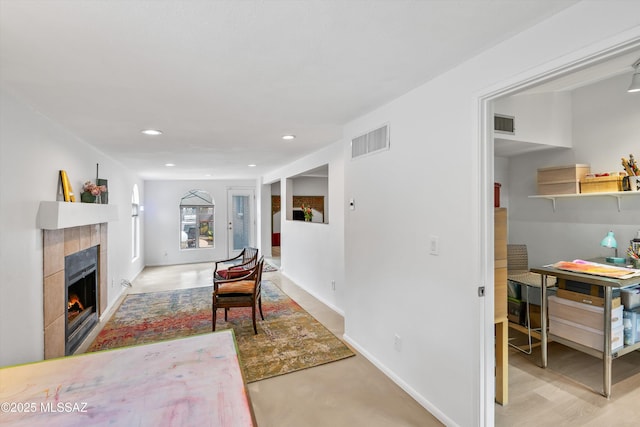 living room featuring visible vents, recessed lighting, a fireplace, and baseboards