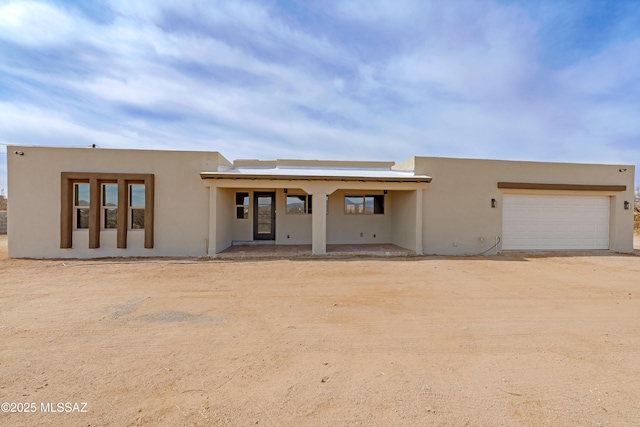 view of front facade featuring a garage and stucco siding