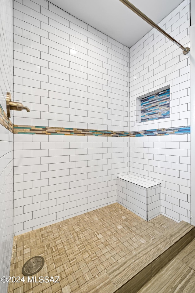 bathroom featuring a tile shower