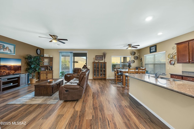 living room with dark wood-style floors, recessed lighting, baseboards, and ceiling fan