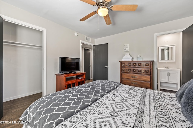 bedroom featuring visible vents, baseboards, ceiling fan, wood finished floors, and a closet