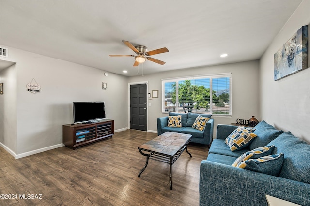 living area featuring recessed lighting, baseboards, wood finished floors, and a ceiling fan