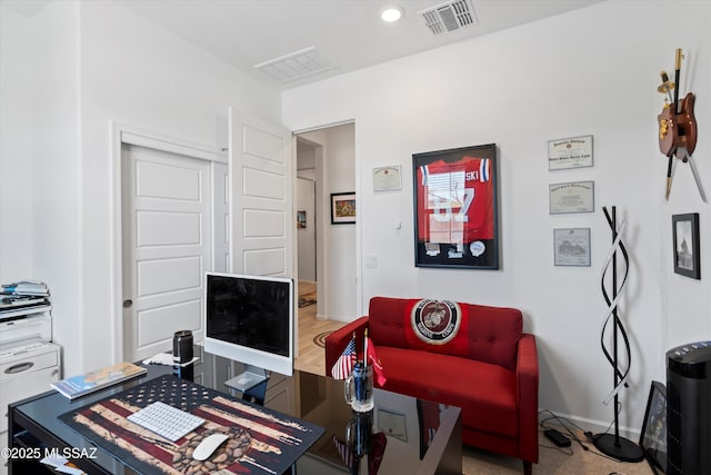 home office with visible vents, recessed lighting, and baseboards