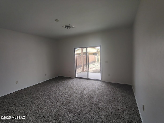 carpeted spare room featuring baseboards and visible vents