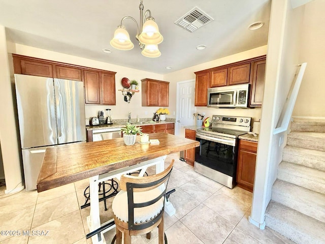 kitchen with visible vents, a chandelier, a sink, light countertops, and stainless steel appliances