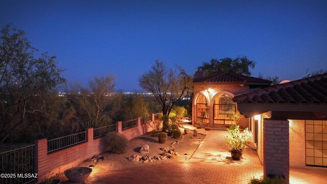 5460 N Paseo Pescado, Tucson, AZ 85718 - view of patio at night