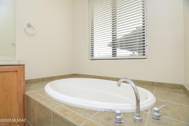 11626 N Moon Ranch Pl, Marana, AZ 85658 - bathroom featuring vanity and a garden tub