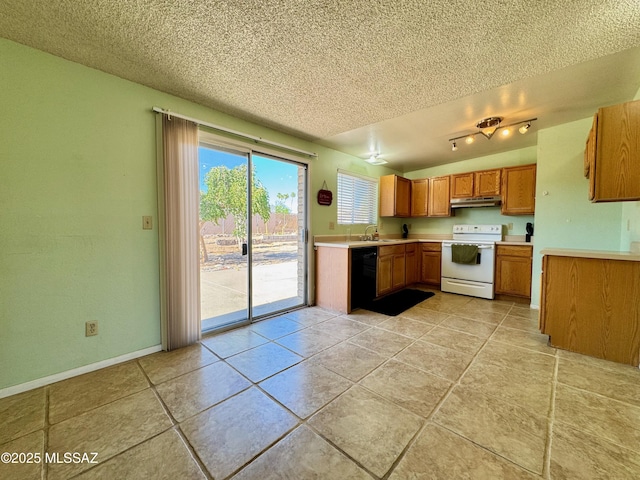 kitchen featuring under cabinet range hood, electric range, a textured ceiling, and a sink