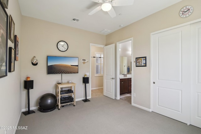 workout room with carpet flooring, visible vents, baseboards, and ceiling fan