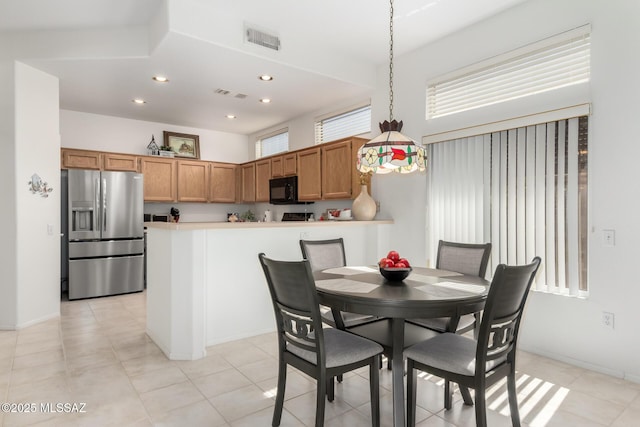 dining area featuring baseboards, visible vents, and recessed lighting