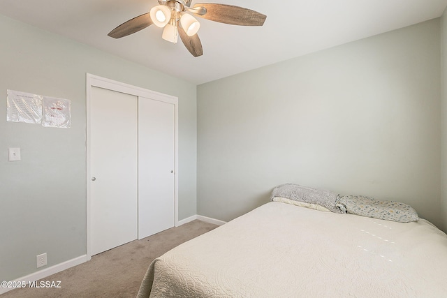 bedroom featuring baseboards, a ceiling fan, a closet, and carpet flooring