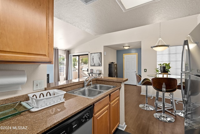 kitchen with dark wood-type flooring, a sink, freestanding refrigerator, lofted ceiling, and dishwasher