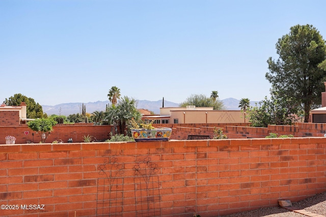 view of yard with a mountain view
