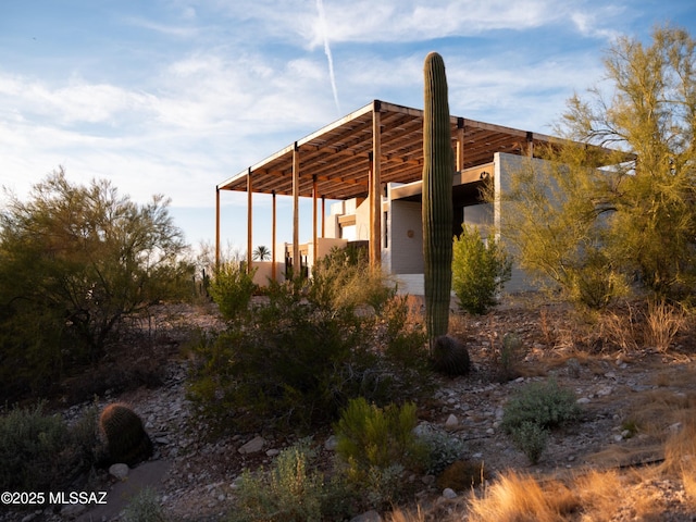 view of side of property featuring stucco siding