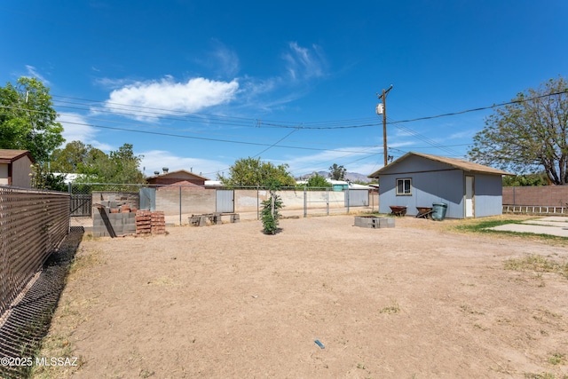 view of yard featuring an outbuilding and fence