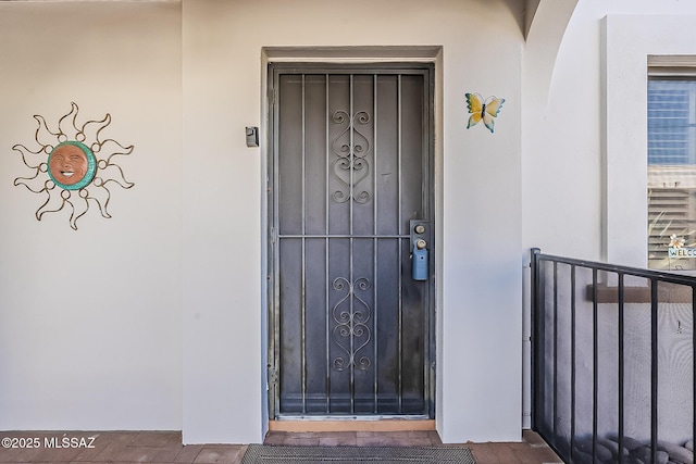 entrance to property with stucco siding