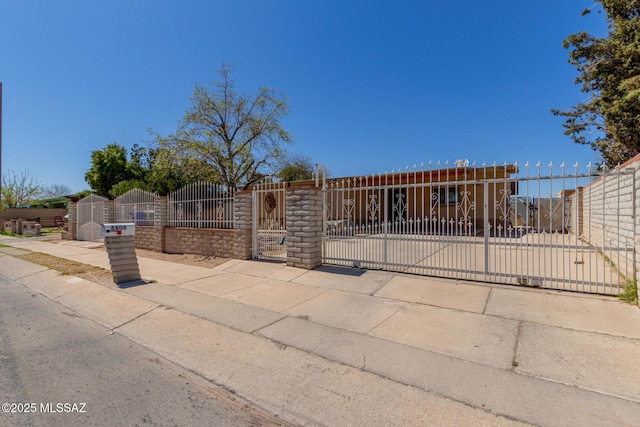 6806 S 4th Ave, Tucson, AZ 85756 - view of front of house featuring a gate and a fenced front yard