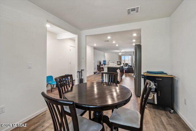 34932 S Iron Jaw Dr, Red Rock, AZ 85145 - dining area featuring a ceiling fan, visible vents, baseboards, recessed lighting, and light wood-style floors