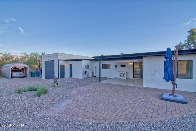 view of front facade featuring stucco siding