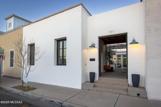 entrance to property with stucco siding