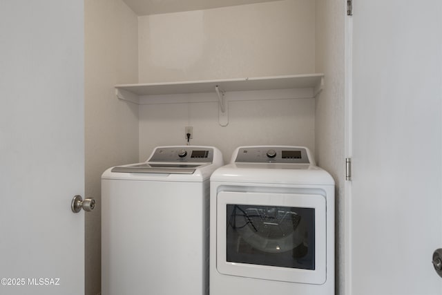 4654 W Gatehinge Ct, Tucson, AZ 85741 - washroom with laundry area and washing machine and dryer