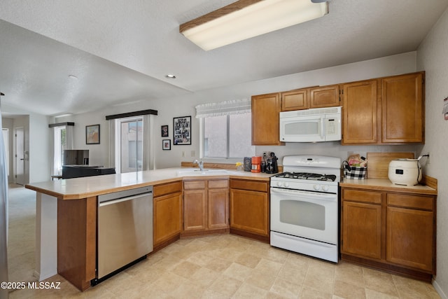 4654 W Gatehinge Ct, Tucson, AZ 85741 - kitchen featuring white appliances, a peninsula, light countertops, a sink, and recessed lighting