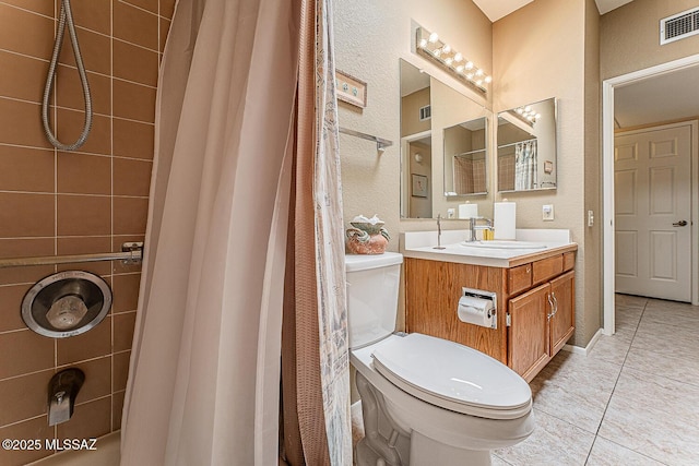 bathroom with a shower with curtain, visible vents, toilet, and tile patterned flooring
