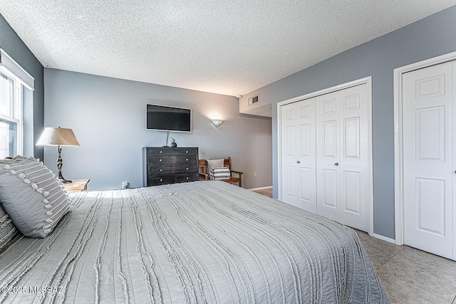 bedroom featuring visible vents, a closet, and a textured ceiling