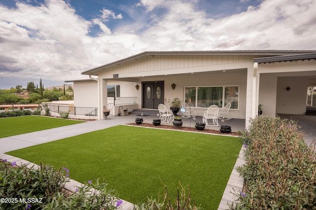 view of front of home with a front lawn