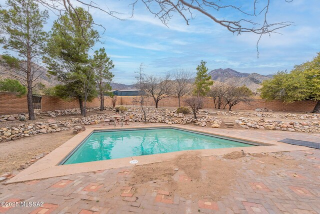 5374 E Spring Rd, Hereford, AZ 85615 - view of pool with a mountain view, fence, a fenced in pool, and a patio area